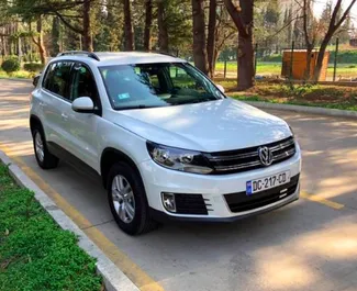 Frontansicht eines Mietwagens Volkswagen Tiguan in Tiflis, Georgien ✓ Auto Nr.7209. ✓ Automatisch TM ✓ 0 Bewertungen.