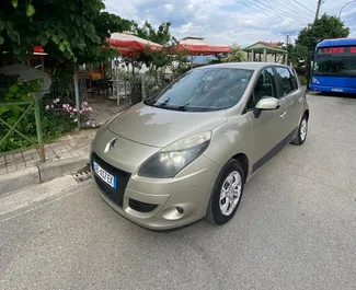 Frontansicht eines Mietwagens Renault Scenic in Tirana, Albanien ✓ Auto Nr.7282. ✓ Schaltgetriebe TM ✓ 0 Bewertungen.