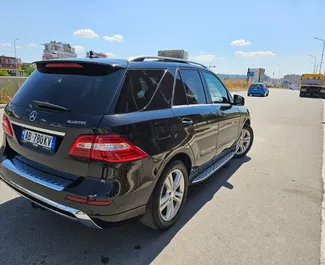 Vermietung Mercedes-Benz ML350. Komfort, Premium, SUV Fahrzeug zur Miete in Albanien ✓ Kaution Einzahlung von 1000 EUR ✓ Versicherungsoptionen TKV, VKV Plus, Ausland, Junge.