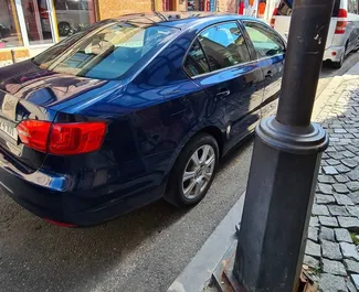 Mietwagen Volkswagen Jetta 2012 in Georgien, mit Benzin-Kraftstoff und 190 PS ➤ Ab 103 GEL pro Tag.