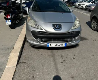 Frontansicht eines Mietwagens Peugeot 207cc in Durres, Albanien ✓ Auto Nr.7314. ✓ Schaltgetriebe TM ✓ 0 Bewertungen.