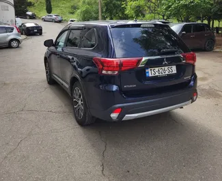 Benzin 2,4L Motor von Mitsubishi Outlander Xl 2016 zur Miete in Tiflis.