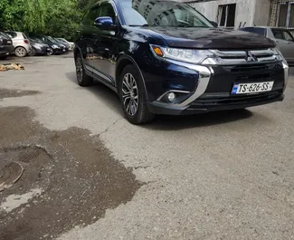 Frontansicht eines Mietwagens Mitsubishi Outlander Xl in Tiflis, Georgien ✓ Auto Nr.7325. ✓ Automatisch TM ✓ 1 Bewertungen.