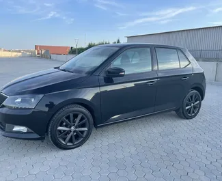 Frontansicht eines Mietwagens Skoda Fabia in Durres, Albanien ✓ Auto Nr.7288. ✓ Automatisch TM ✓ 6 Bewertungen.