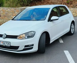 Frontansicht eines Mietwagens Volkswagen Golf 7 in Budva, Montenegro ✓ Auto Nr.7184. ✓ Automatisch TM ✓ 0 Bewertungen.