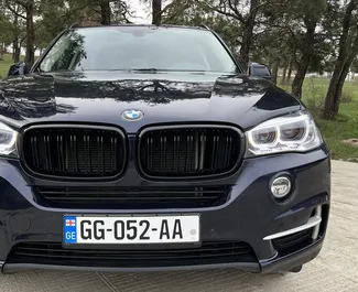 Vermietung BMW X5. Premium, Crossover Fahrzeug zur Miete in Georgien ✓ Kaution Einzahlung von 500 GEL ✓ Versicherungsoptionen KFZ-HV, TKV, VKV Plus, VKV Komplett, Insassen, Diebstahlschutz.