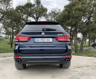 BMW X5 2014 zur Miete verfügbar in Tiflis, mit Kilometerbegrenzung unbegrenzte.