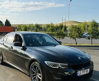 BMW 320d 2019 mit Antriebssystem Heckantrieb, verfügbar in Tiflis.