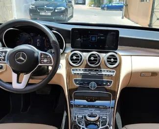 Benzin 3,0L Motor von Mercedes-Benz C-Class 2021 zur Miete in Dubai.