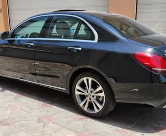 Vermietung Mercedes-Benz C-Class. Komfort, Premium Fahrzeug zur Miete in VAE ✓ Kaution Einzahlung von 2000 AED ✓ Versicherungsoptionen KFZ-HV, TKV, VKV Plus, Insassen, Diebstahlschutz.