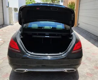 Mercedes-Benz C-Class 2021 mit Antriebssystem Heckantrieb, verfügbar in Dubai.