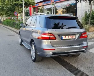 Mietwagen Mercedes-Benz ML350 2013 in Albanien, mit Diesel-Kraftstoff und 302 PS ➤ Ab 100 EUR pro Tag.