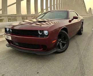 Frontansicht eines Mietwagens Dodge Challenger in Dubai, VAE ✓ Auto Nr.7210. ✓ Automatisch TM ✓ 0 Bewertungen.