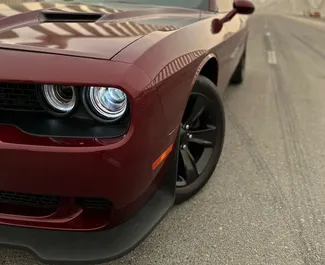 Vermietung Dodge Challenger. Premium, Luxus Fahrzeug zur Miete in VAE ✓ Kaution Einzahlung von 2000 AED ✓ Versicherungsoptionen KFZ-HV, TKV, VKV Plus, Insassen, Diebstahlschutz, Keine Kaution.