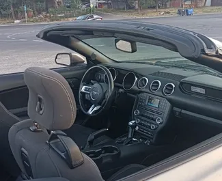 Vermietung Ford Mustang Cabrio. Premium, Luxus, Cabrio Fahrzeug zur Miete in Georgien ✓ Kaution Keine Kaution ✓ Versicherungsoptionen KFZ-HV, VKV Komplett.