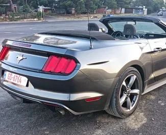 Benzin 3,7L Motor von Ford Mustang Cabrio 2017 zur Miete in Tiflis.