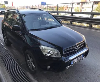 Frontansicht eines Mietwagens Toyota Rav4 in Tirana, Albanien ✓ Auto Nr.7245. ✓ Automatisch TM ✓ 0 Bewertungen.