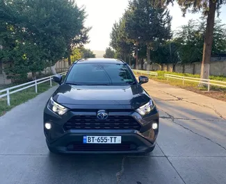 Hybride 2,0L Motor von Toyota Rav4 2022 zur Miete in Tiflis.