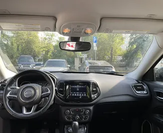 Benzin 2,4L Motor von Jeep Compass 2019 zur Miete in Tiflis.