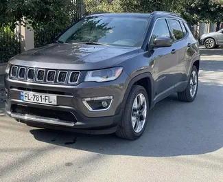 Frontansicht eines Mietwagens Jeep Compass in Tiflis, Georgien ✓ Auto Nr.7253. ✓ Automatisch TM ✓ 0 Bewertungen.