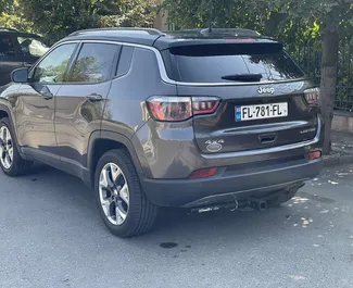 Benzin 2,4L Motor von Jeep Compass 2017 zur Miete in Tiflis.