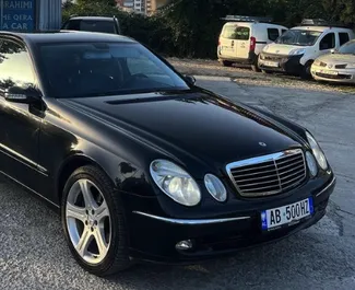 Frontansicht eines Mietwagens Mercedes-Benz E-Class in Tirana, Albanien ✓ Auto Nr.7343. ✓ Automatisch TM ✓ 0 Bewertungen.