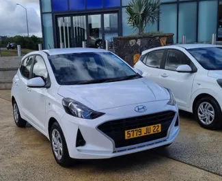 Frontansicht eines Mietwagens Hyundai i10 auf Mauritius Flughafen, Mauritius ✓ Auto Nr.7372. ✓ Automatisch TM ✓ 0 Bewertungen.