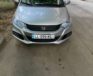 Frontansicht eines Mietwagens Honda Insight in Tiflis, Georgien ✓ Auto Nr.7383. ✓ Automatisch TM ✓ 0 Bewertungen.