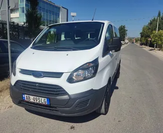 Frontansicht eines Mietwagens Ford Tourneo Custom in Tirana, Albanien ✓ Auto Nr.7450. ✓ Schaltgetriebe TM ✓ 0 Bewertungen.