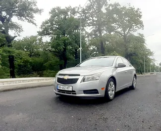 Frontansicht eines Mietwagens Chevrolet Cruze in Kutaisi, Georgien ✓ Auto Nr.7572. ✓ Automatisch TM ✓ 9 Bewertungen.