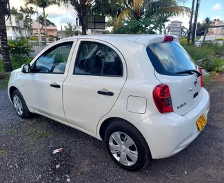 Frontansicht eines Mietwagens Nissan March auf Mauritius Flughafen, Mauritius ✓ Auto Nr.7332. ✓ Automatisch TM ✓ 0 Bewertungen.