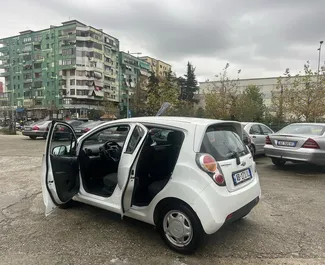 Frontansicht eines Mietwagens Chevrolet Spark in Tirana, Albanien ✓ Auto Nr.7342. ✓ Schaltgetriebe TM ✓ 0 Bewertungen.