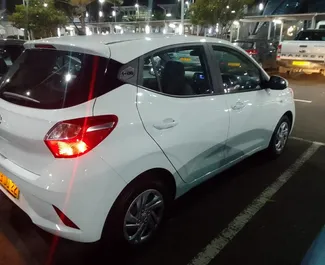 Frontansicht eines Mietwagens Hyundai i10 auf Mauritius Flughafen, Mauritius ✓ Auto Nr.7370. ✓ Automatisch TM ✓ 0 Bewertungen.