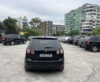 Frontansicht eines Mietwagens Volkswagen Golf Plus in Tirana, Albanien ✓ Auto Nr.7339. ✓ Automatisch TM ✓ 0 Bewertungen.