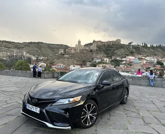 Frontansicht eines Mietwagens Toyota Camry in Tiflis, Georgien ✓ Auto Nr.7389. ✓ Automatisch TM ✓ 1 Bewertungen.