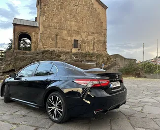 Vermietung Toyota Camry. Komfort, Premium Fahrzeug zur Miete in Georgien ✓ Kaution Keine Kaution ✓ Versicherungsoptionen KFZ-HV, VKV Komplett, Insassen, Diebstahlschutz.