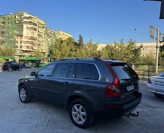 Frontansicht eines Mietwagens Volvo XC90 in Tirana, Albanien ✓ Auto Nr.7333. ✓ Automatisch TM ✓ 0 Bewertungen.