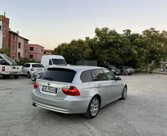 Frontansicht eines Mietwagens BMW 330d Touring in Tirana, Albanien ✓ Auto Nr.7345. ✓ Automatisch TM ✓ 0 Bewertungen.