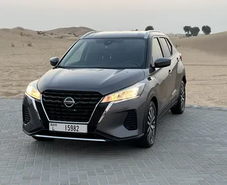 Frontansicht eines Mietwagens Nissan Kicks in Dubai, VAE ✓ Auto Nr.7481. ✓ Automatisch TM ✓ 1 Bewertungen.