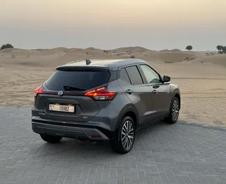 Vermietung Nissan Kicks. Wirtschaft, Komfort, Crossover Fahrzeug zur Miete in VAE ✓ Kaution Einzahlung von 1000 AED ✓ Versicherungsoptionen KFZ-HV.