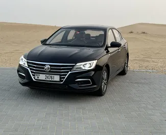 Frontansicht eines Mietwagens MG 5 in Dubai, VAE ✓ Auto Nr.7484. ✓ Automatisch TM ✓ 0 Bewertungen.