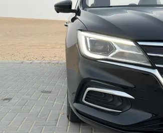 MG 5 2022 zur Miete verfügbar in Dubai, mit Kilometerbegrenzung 250 km/Tag.