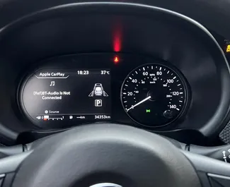 Innenraum von Nissan Kicks zur Miete in VAE. Ein großartiges 5-Sitzer Fahrzeug mit Automatisch Getriebe.