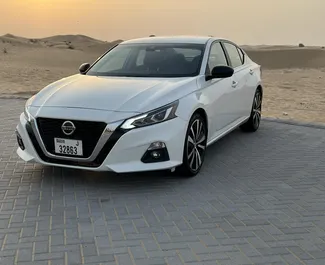 Frontansicht eines Mietwagens Nissan Altima in Dubai, VAE ✓ Auto Nr.7482. ✓ Automatisch TM ✓ 1 Bewertungen.