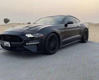 Frontansicht eines Mietwagens Ford Mustang GT in Dubai, VAE ✓ Auto Nr.7485. ✓ Automatisch TM ✓ 0 Bewertungen.