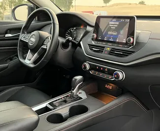 Nissan Altima 2021 mit Antriebssystem Frontantrieb, verfügbar in Dubai.