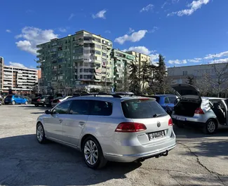 Mietwagen Volkswagen Passat Variant 2014 in Albanien, mit Diesel-Kraftstoff und 90 PS ➤ Ab 53 EUR pro Tag.