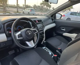 Vermietung Toyota Rush. Komfort, Crossover, Minivan Fahrzeug zur Miete in VAE ✓ Kaution Einzahlung von 2000 AED ✓ Versicherungsoptionen [].