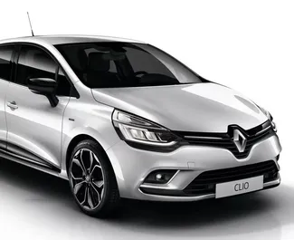 Frontansicht eines Mietwagens Renault Clio 4 am Flughafen Agadir, Marokko ✓ Auto Nr.7557. ✓ Schaltgetriebe TM ✓ 0 Bewertungen.