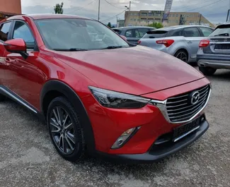 Frontansicht eines Mietwagens Mazda CX-3 am Flughafen Burgas, Bulgarien ✓ Auto Nr.7445. ✓ Automatisch TM ✓ 0 Bewertungen.